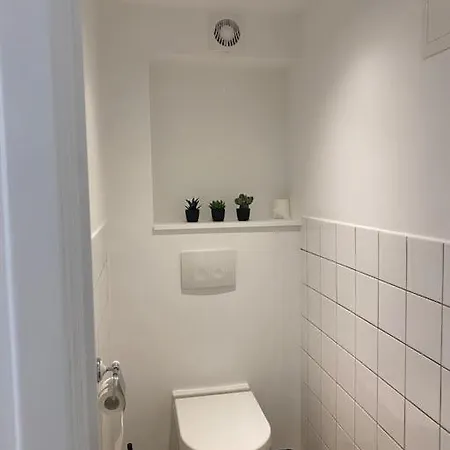 Daire Zonnig Vakantie Zijdelings Zeezicht *